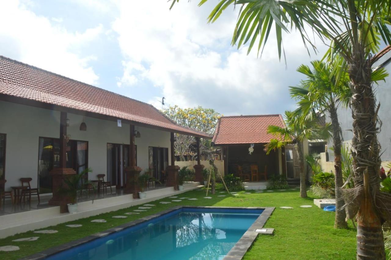 Wiryaroja Guest House 坎古 外观 照片