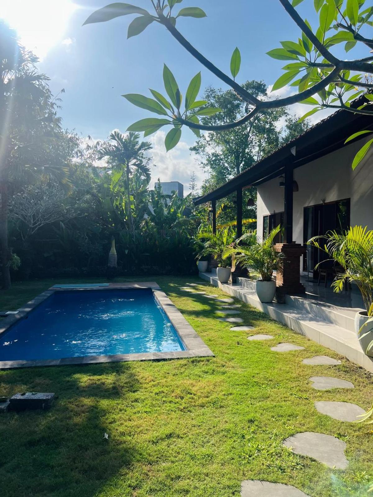Wiryaroja Guest House 坎古 外观 照片